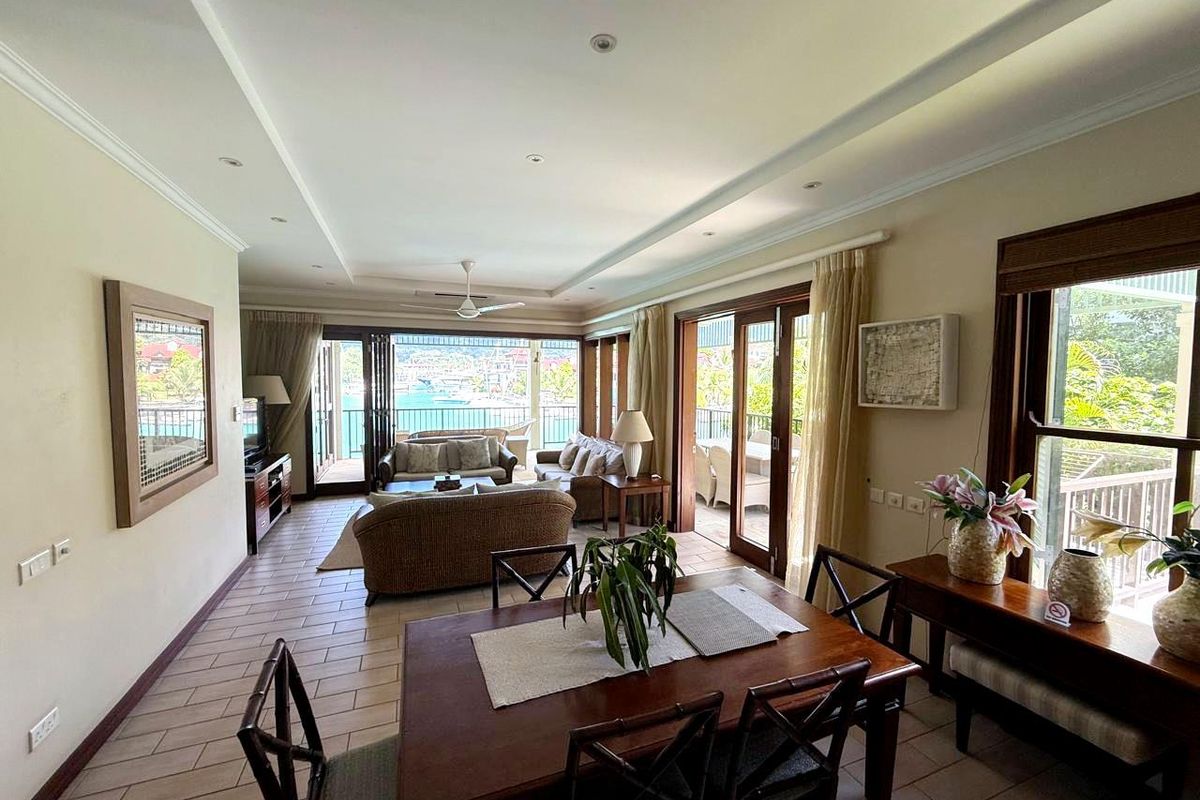 First Floor Corner Unit with rental license - Photo 5