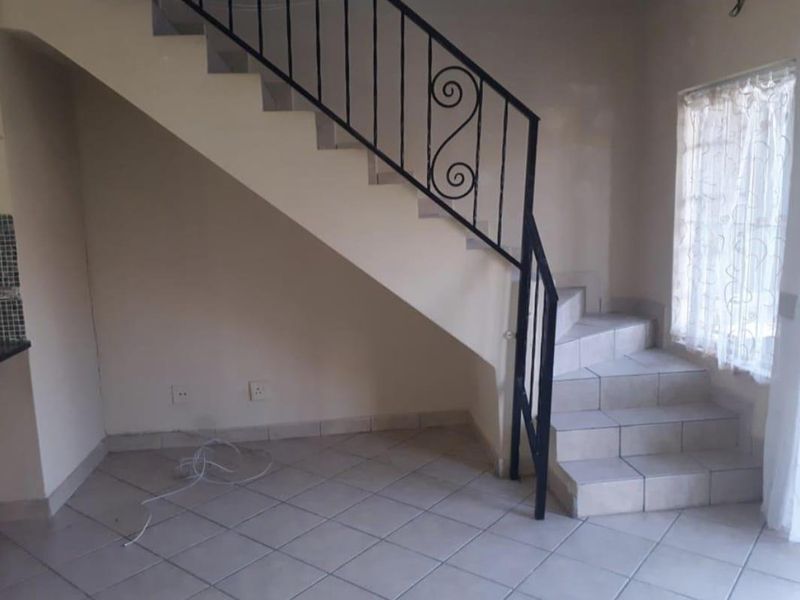 2 Bedroom Duplex Apartment to rent!! - Photo 7