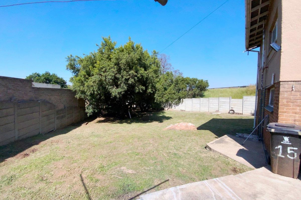 Well maintained Home - Photo 2