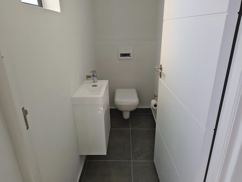 Modern 3-bedroom family home to rent in Le Coste Estate - Photo 8