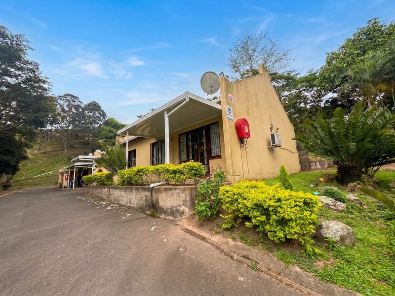 Modern 3-Bedroom Pet-Friendly Townhouse to Rent in St James Complex, Escombe