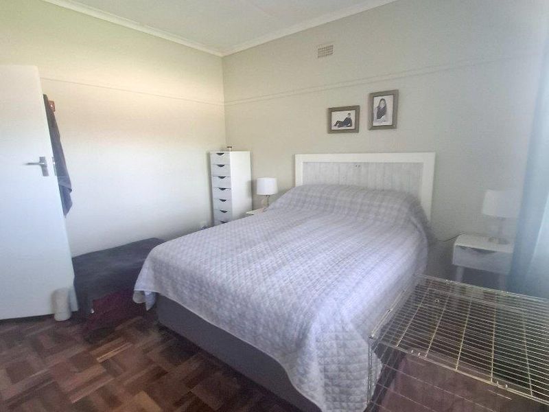 Charming Valhalla Original with Modern Finishes & Expansive Garden - Photo 9