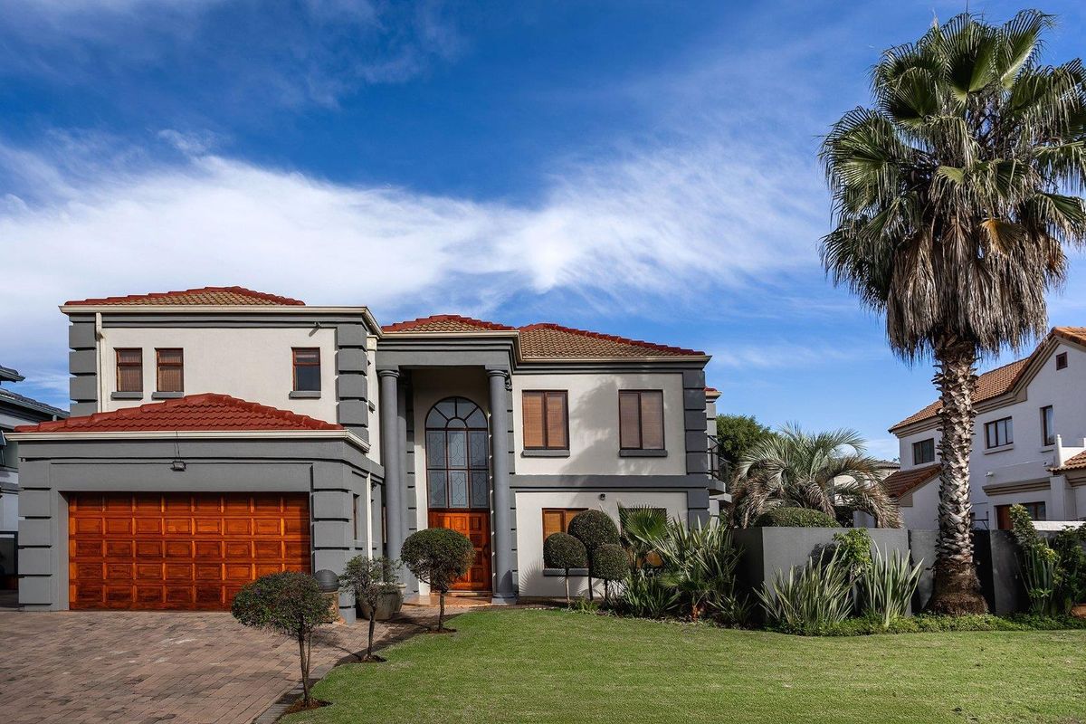 5-Bedroom Home in Sought-After Security Estate - Photo 2