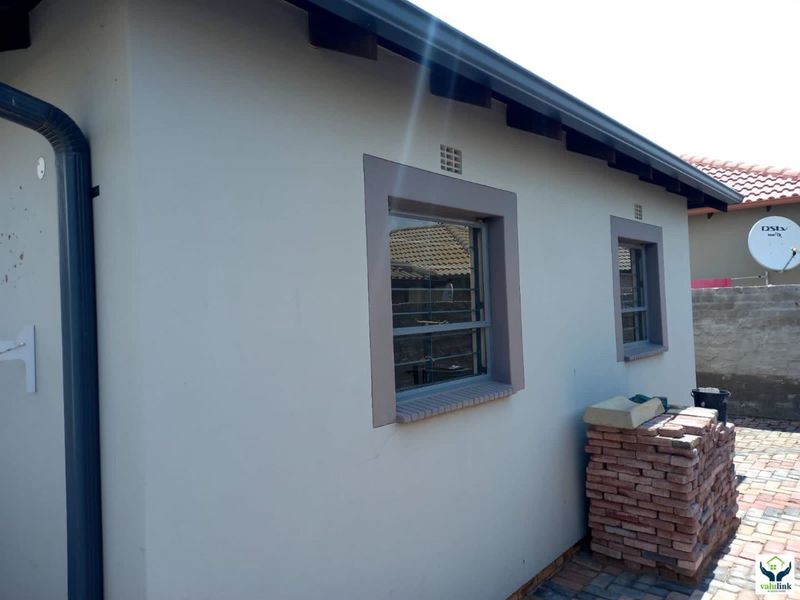 Riverside View R 885 000- 3 Bed Home! - Photo 5