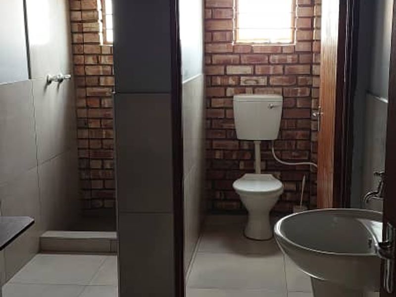 Spacious Industrial Warehouse in the Heart of Lafrenz - Photo 5