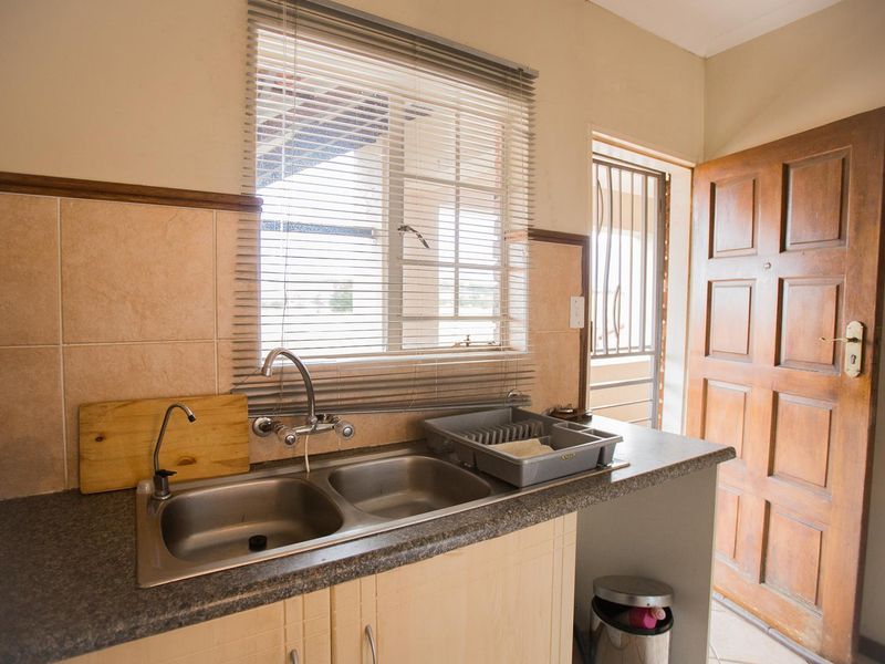 2 Bedroom Townhouse with a Covered Balcony - Photo 3