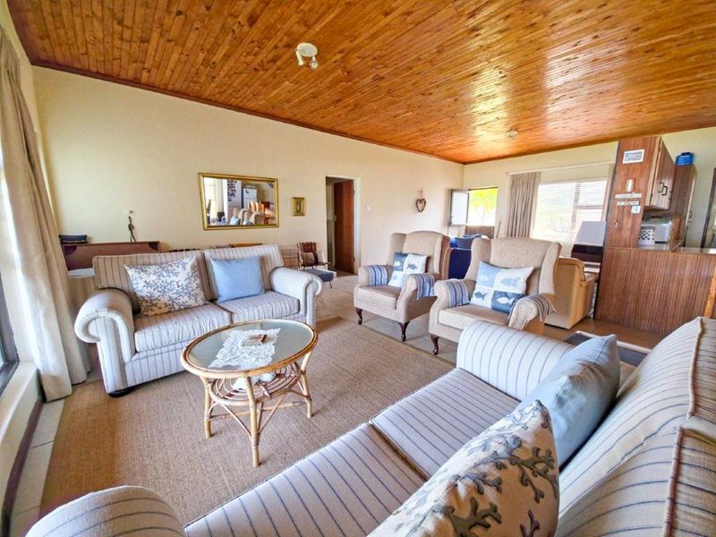 Beachfront bliss - Unmatched beachfront living awaits! - Photo 8