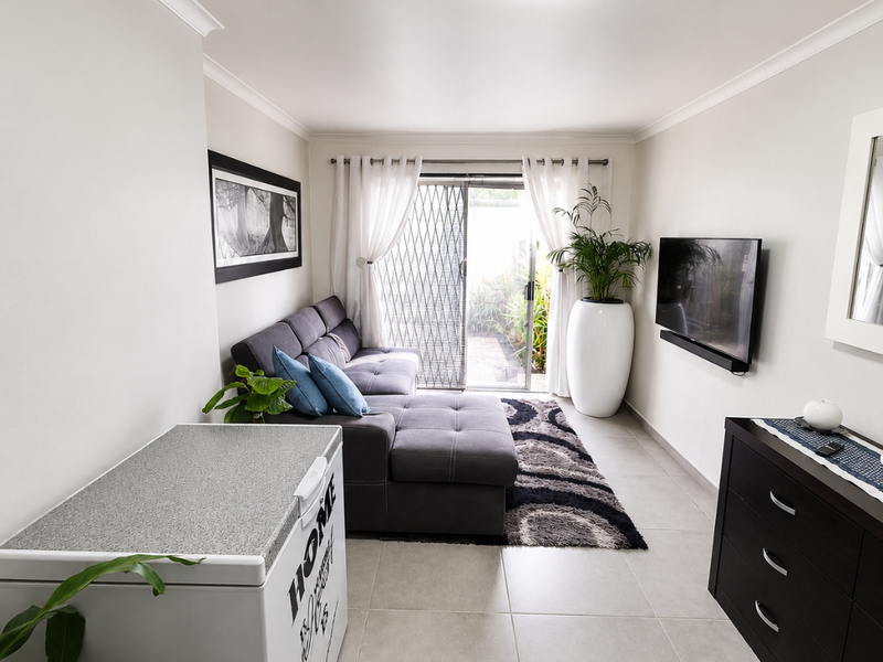 Newly Renovated Ground Floor Gem with Garage - Photo 6