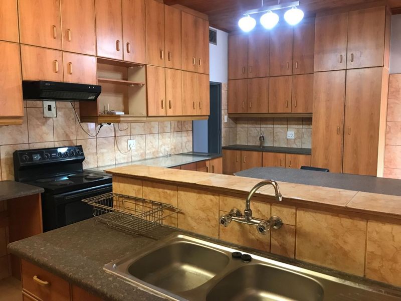 Stunning family home in immaculate condition! - Photo 2