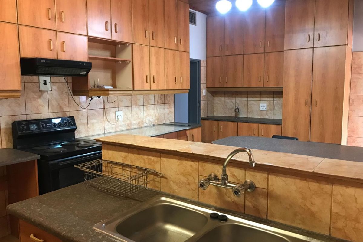 Stunning family home in immaculate condition! - Photo 2