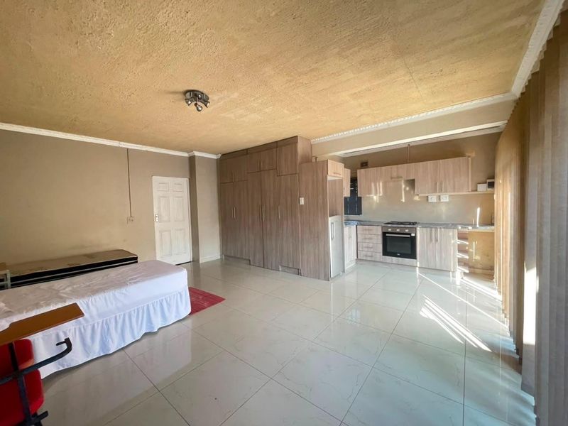 Cottage to rent in Westville North - Photo 7