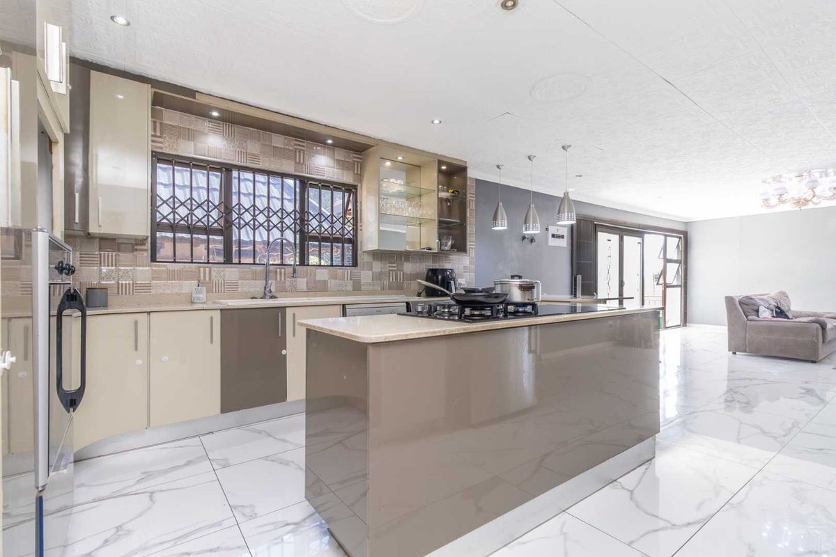3 Bedroom House for Sale in  Cosmo City - Photo 4