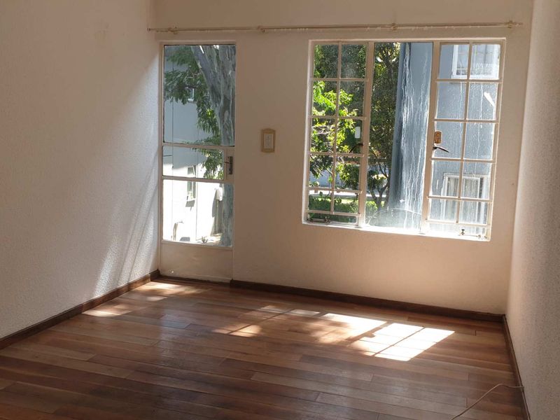 Comfortable Move-in ready - Ground floor 2 Bedroom Apartment - Photo 4