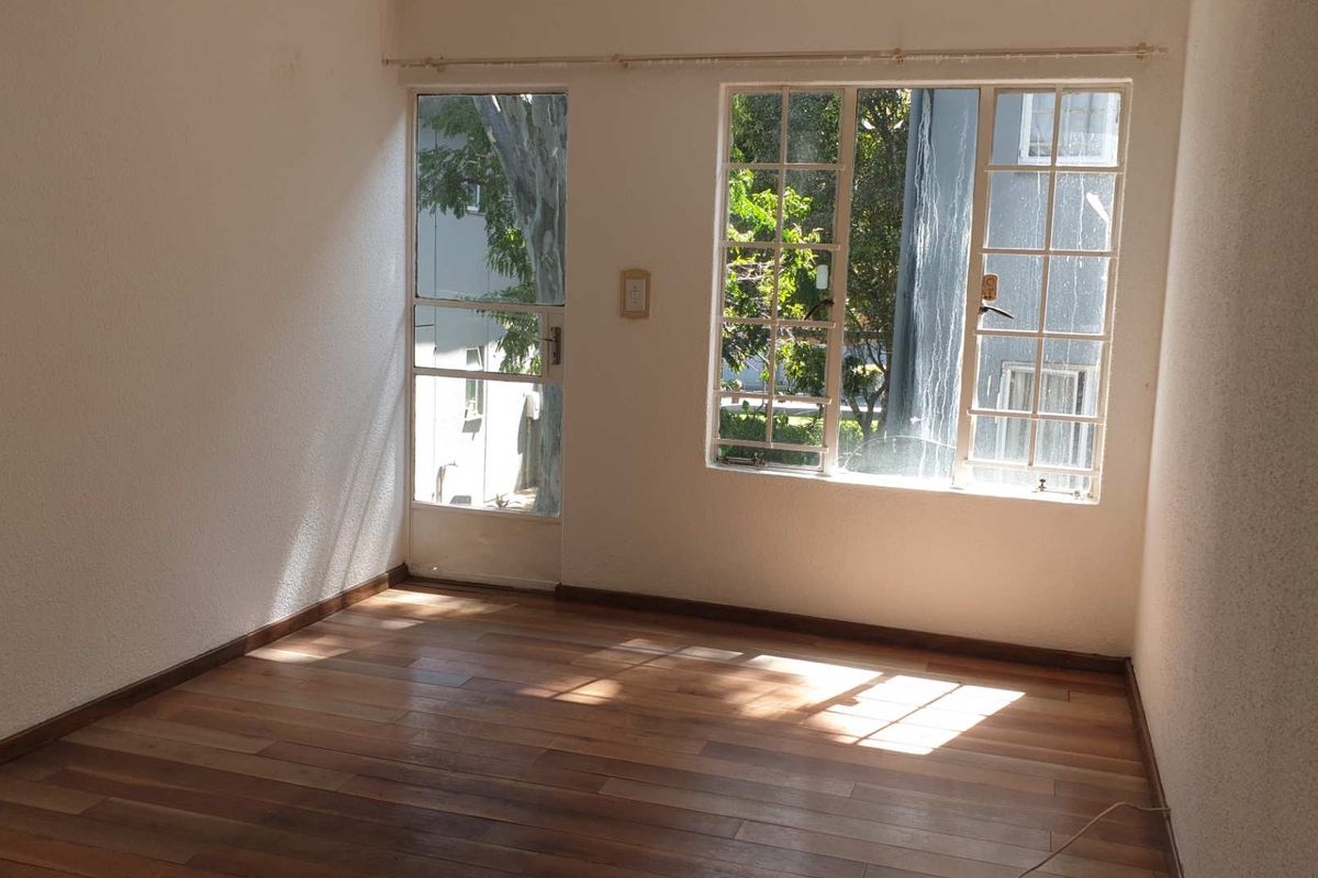 Comfortable Move-in ready - Ground floor 2 Bedroom Apartment - Photo 4