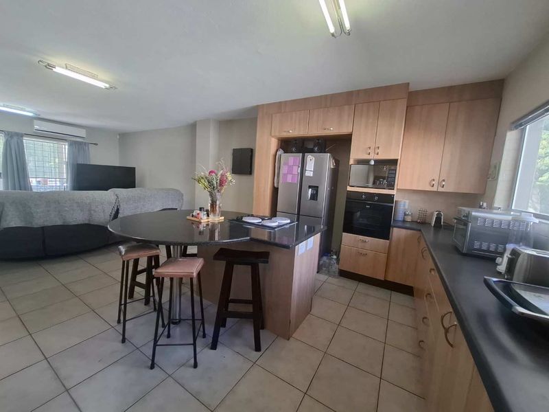 North-Facing Lock-Up & Go Gem in Ludwigsdorf! - Photo 10