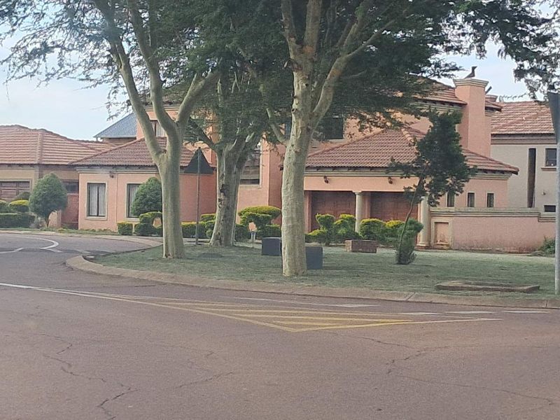 IMMACULATE HOME AT LAVENDER ESTATE - Photo 10