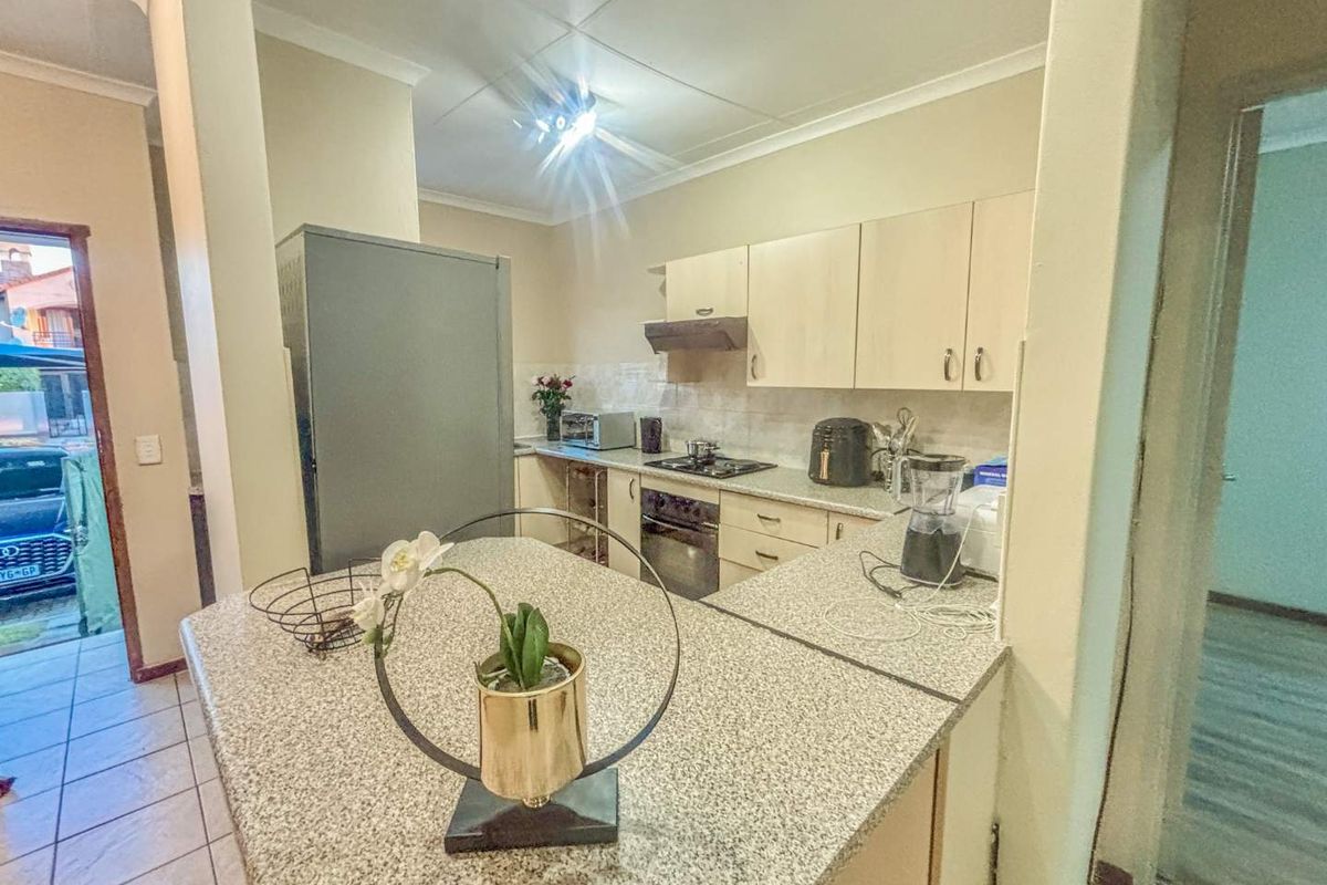 A Neat 3 Bed Townhouse for Rent in Halfway Gardens - Photo 3
