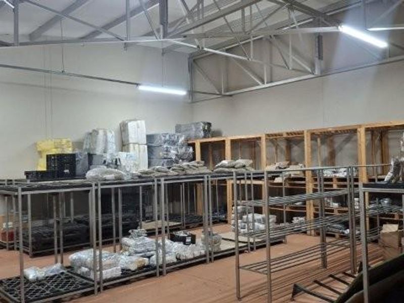 Southern Industrial Warehouse to let - Photo 4