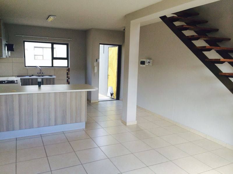 NEAT + WELL MAINTAINED DUPLEX TOWNHOUSE (CORNER UNIT) FOR SALE IN KLEINE KUPPE!!!  CC Registered - Photo 3