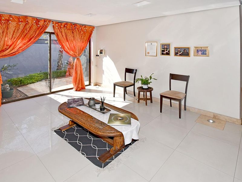 Dream Two-Ensuite Home in Norwood with Pool & Outdoor Study! - Photo 4