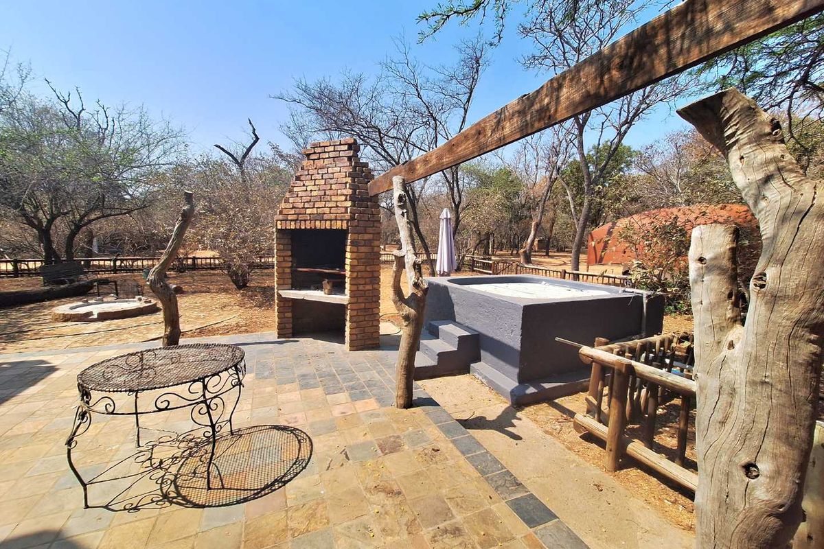 Charming and Versatile Property Awaits You - Photo 2