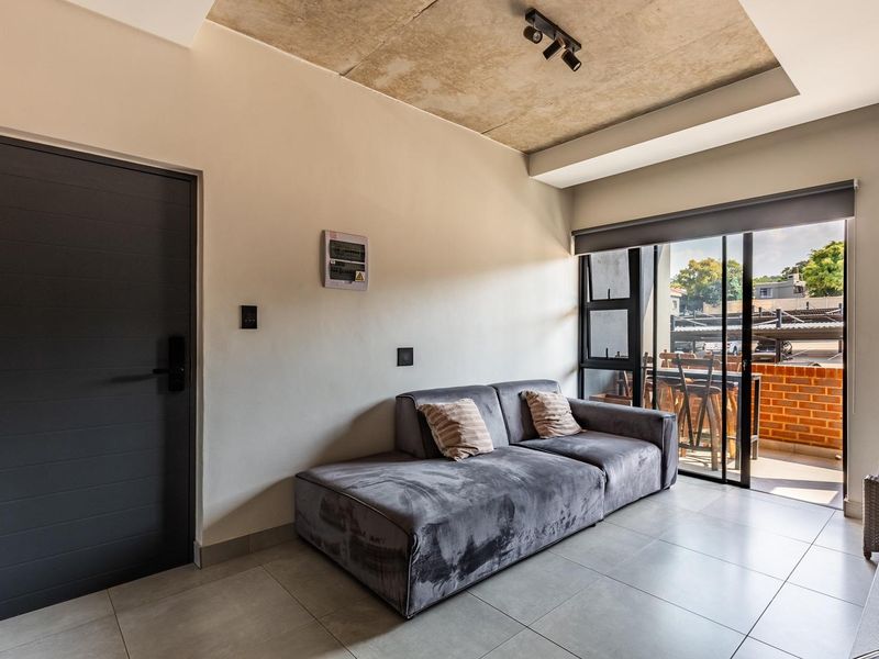 Modern 1-Bedroom Apartment in the Heart of Waterkloof - Photo 6