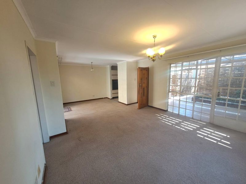 Comfortable 2 bedroom Town House - Photo 4