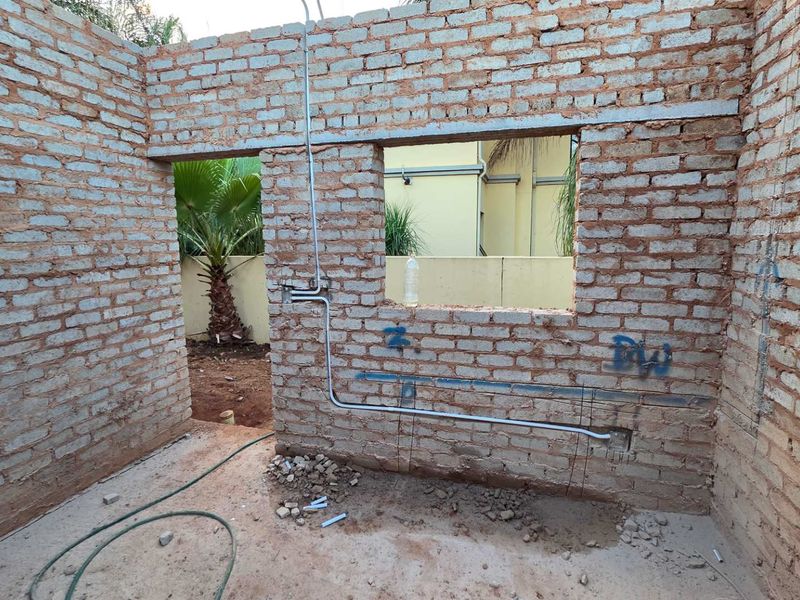 4 Bedroom Family Home Under Construction in Melodie. - Photo 10