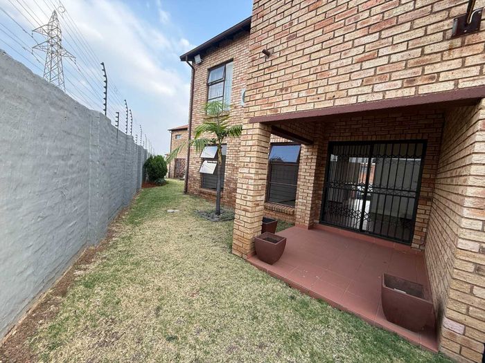 Property #2422349, Townhouse Rental Monthly in Wilgeheuwel