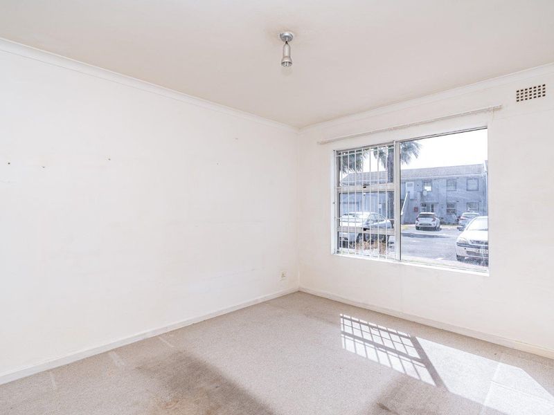 Safe & Secure Ground Floor Apartment - Photo 4