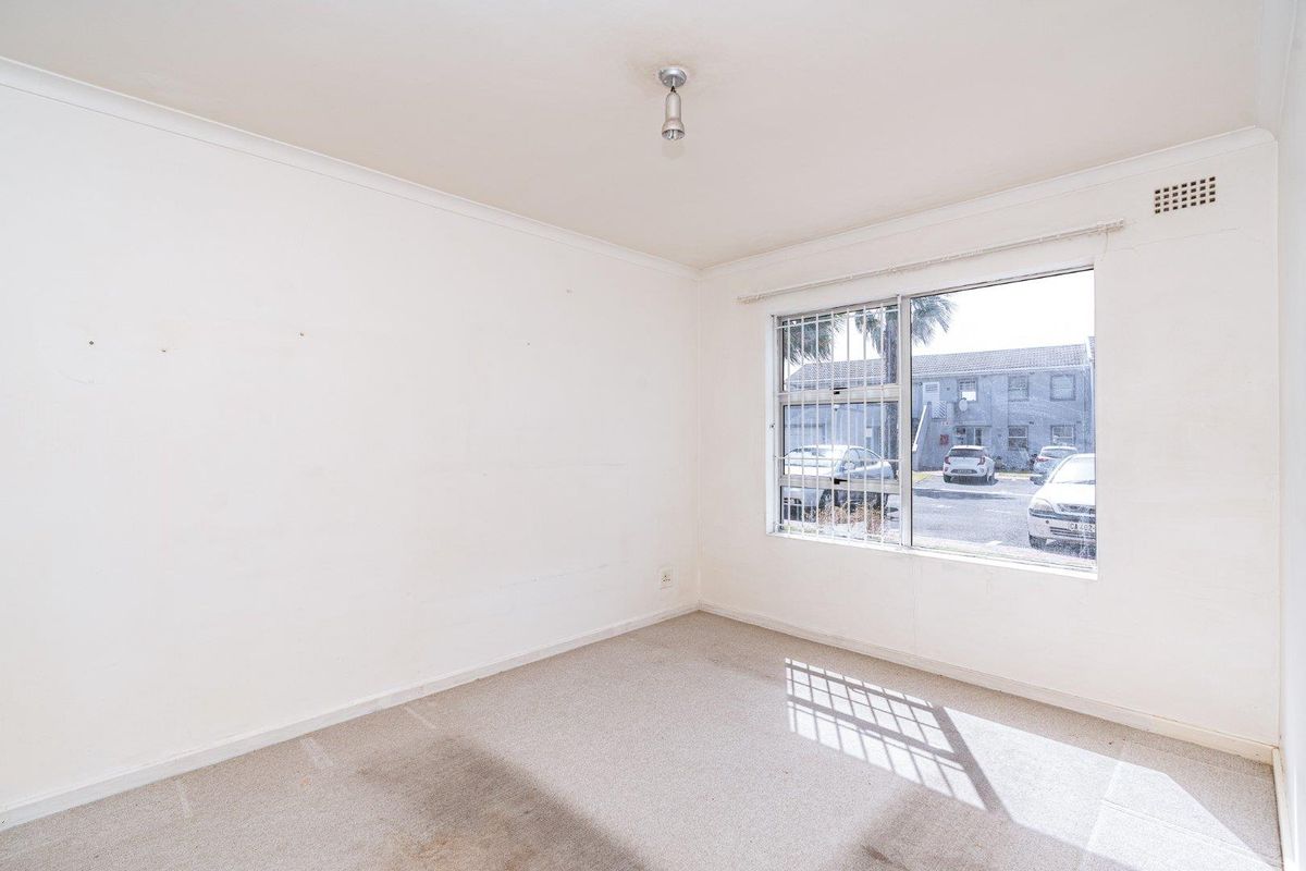 Safe & Secure Ground Floor Apartment - Photo 4