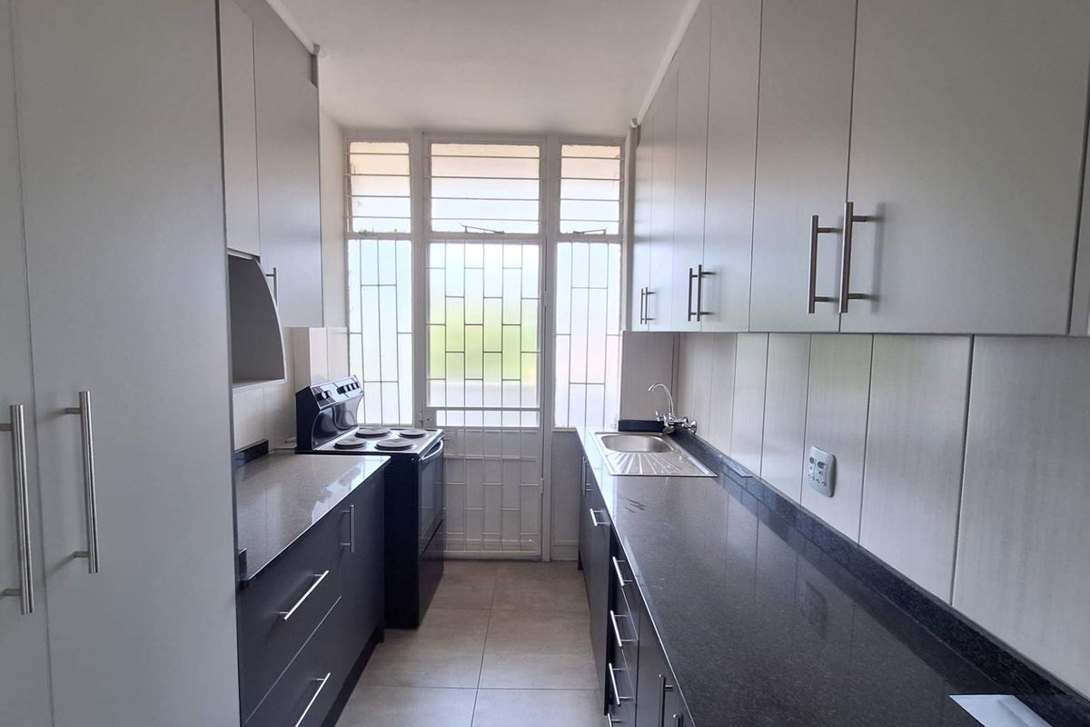 Spacious, newly renovated 2 bedroom apartment in Roodepoort - Photo 3