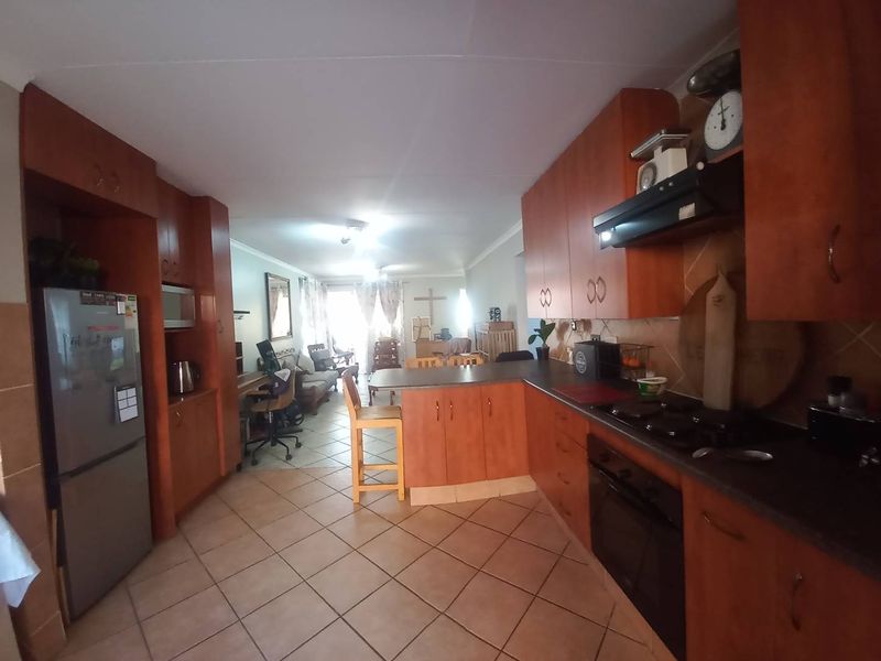 A SPACIOUS HOME - Photo 4