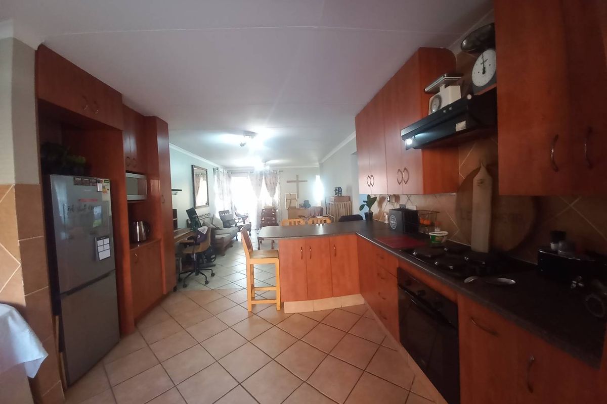 A SPACIOUS HOME - Photo 4