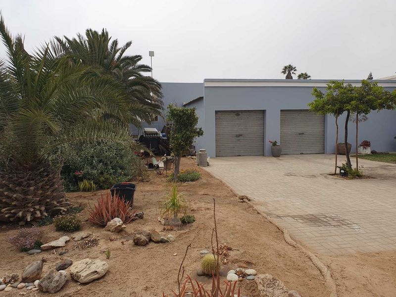 "Spacious 5-Bed Home: Ideal for Families or Investors!" - Photo 5