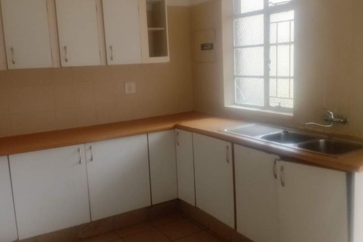 Ground floor two-bedroom flat for sale - Photo 2