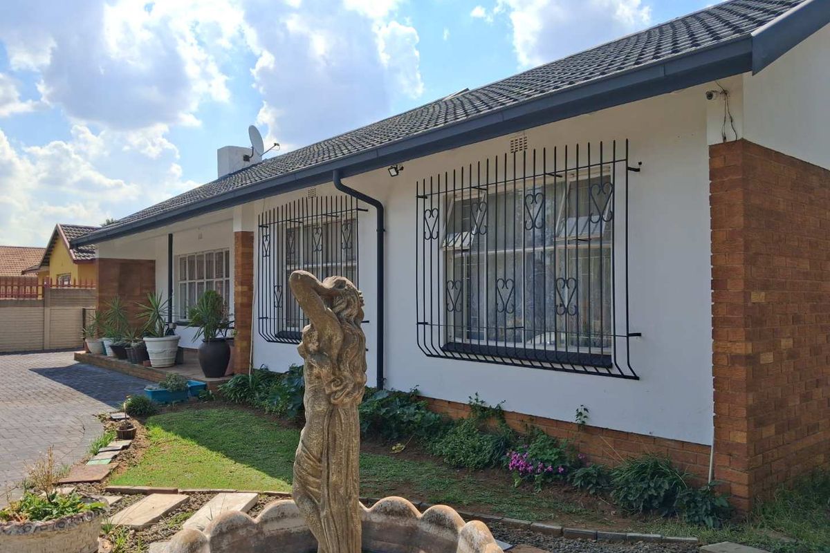 3 Bedroom House For Sale in Vanderbijlpark SE6 - Photo 3