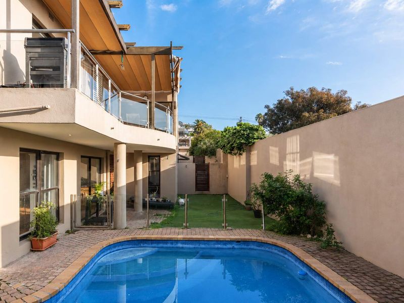Family Living in the Heart of Fresnaye - Photo 2