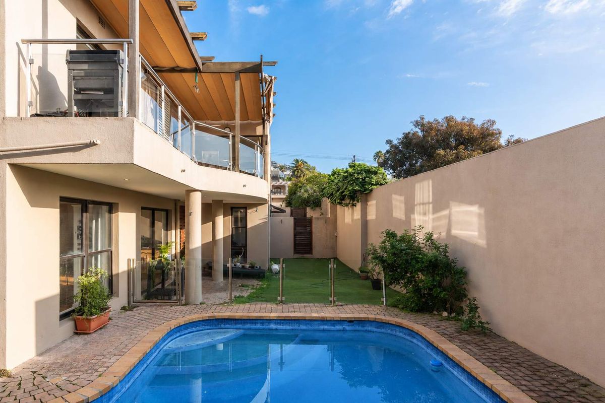 Family Living in the Heart of Fresnaye - Photo 2