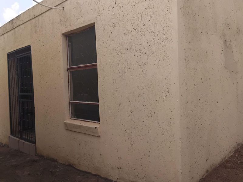 2 Bedroom House for Sale in Mabopane - Photo 9