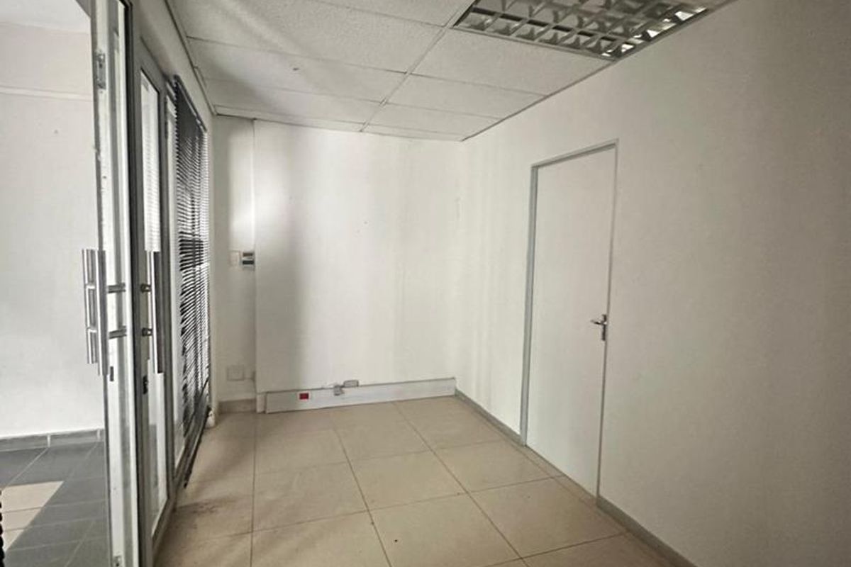 Massive 2 bedroom apartment at the heart of Umhlanga - Photo 5