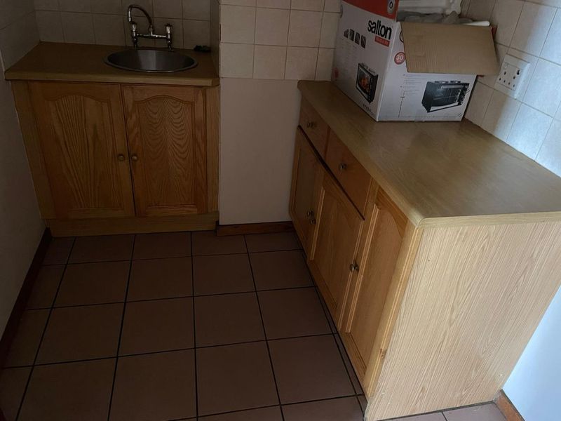 Charming Two-Bedroom Apartment *TO SHARE* Near the University - Photo 5