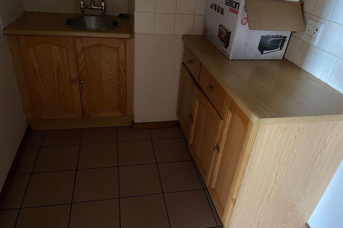 Charming Two-Bedroom Apartment *TO SHARE* Near the University - Photo 5