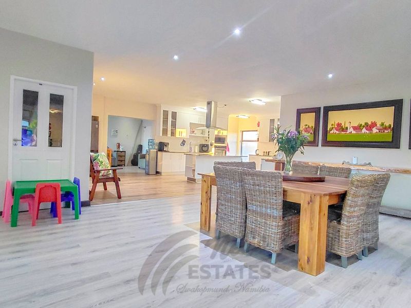 Impressive and Modern Home For Sale in Kramersdorf, Swakopmund - Photo 4
