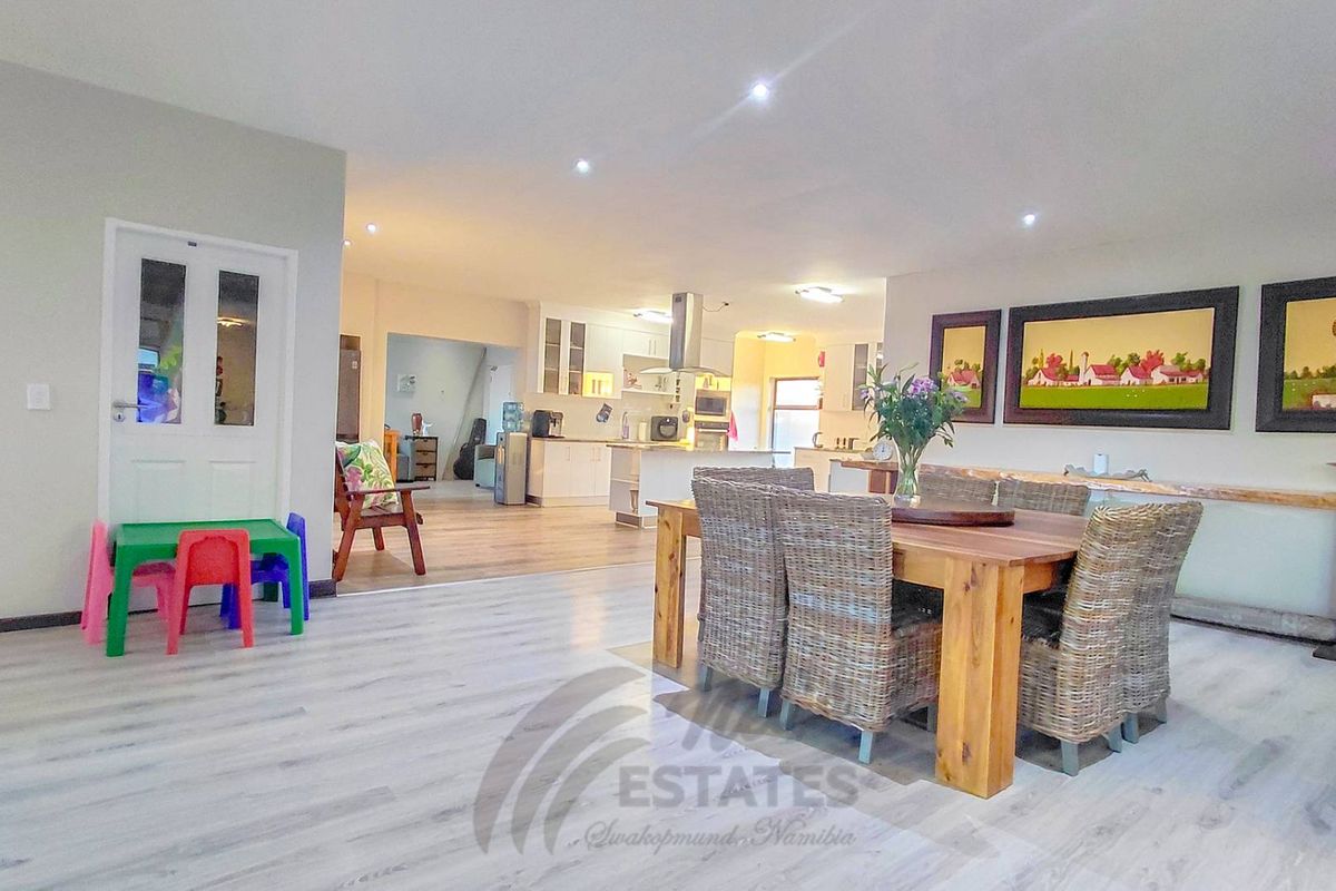 Impressive and Modern Home For Sale in Kramersdorf, Swakopmund - Photo 4