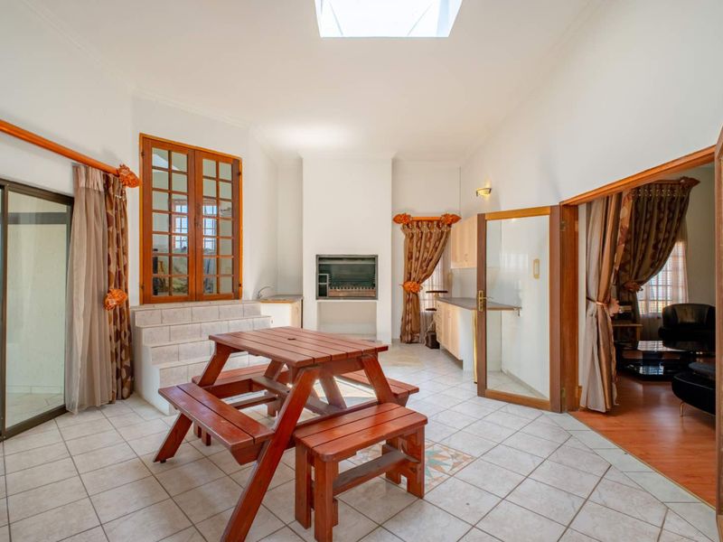 Endless Space, Ultimate Comfort – Dream Family Estate in Cornwall Hill - Photo 8