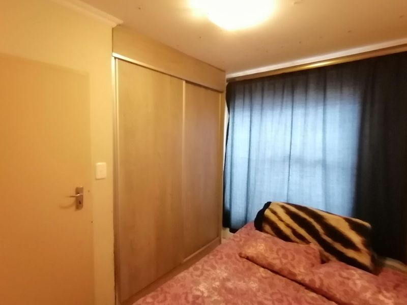 Charming 2-Bedroom Home – Ideal for First-Time Buyers or Investors - Photo 8