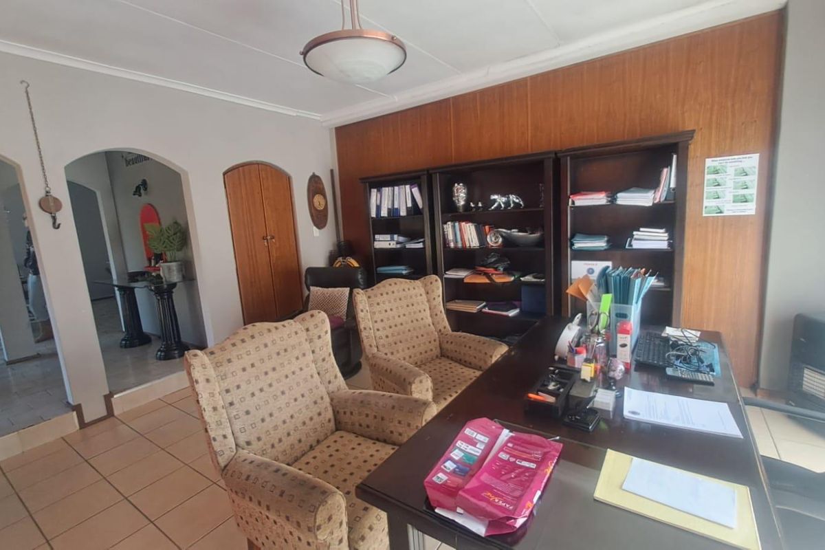 Large 5-Bedroom Home in Wingate Park Area. - Photo 4
