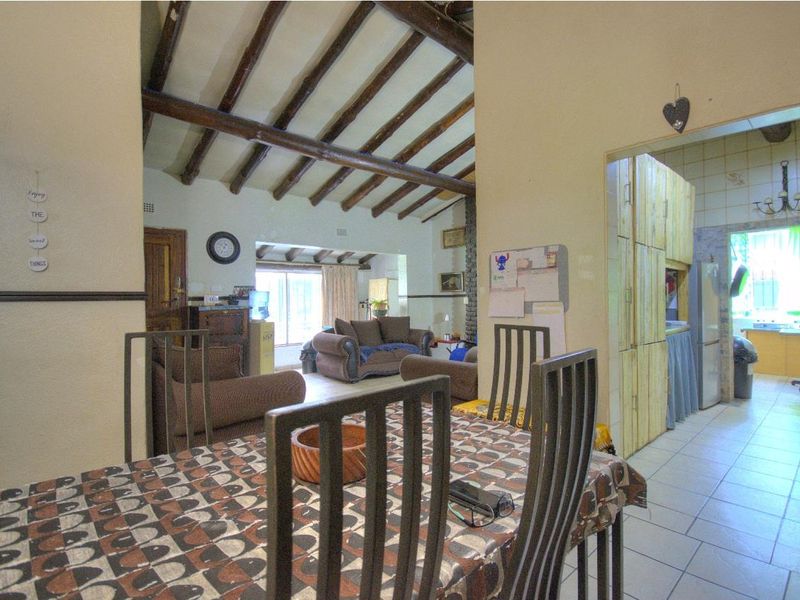 4 bed home plus 2 cottages - Photo 8