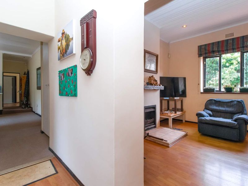 Timeless Elegance Meets Easy Family Living - Photo 4